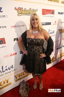 ynotcams2018_redcarpet260 